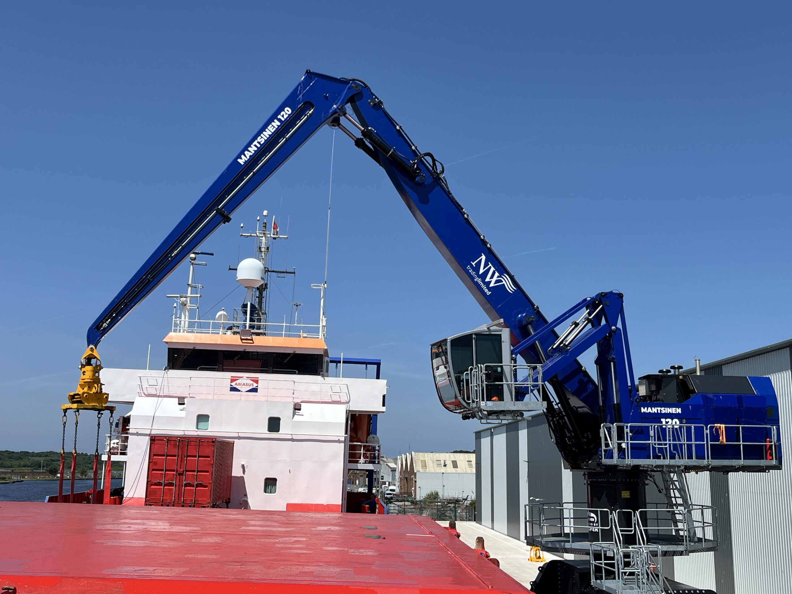 NW Trading crane working over vessel at Finsa UK West Float